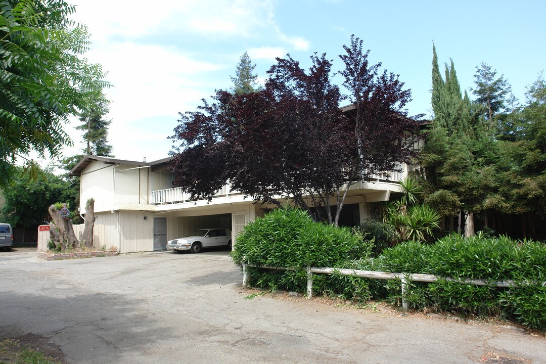 5545 Clovercrest Drive in San Jose, CA - Building Photo