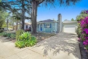 14323 Califa St in Los Angeles, CA - Building Photo