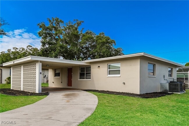 2155 Tropic Ave in Ft. Myers, FL - Building Photo - Building Photo