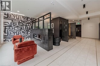 24 Union St E in Waterloo, ON - Building Photo - Building Photo