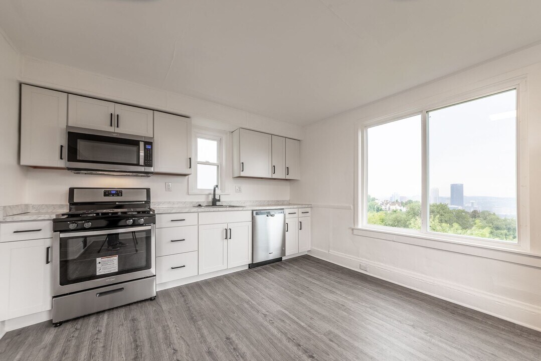 965 Industry St in Pittsburgh, PA - Building Photo