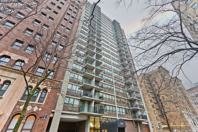 property at 2740 N Pine Grove Ave