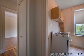 1156 Commonwealth Ave in Allston, MA - Building Photo - Building Photo
