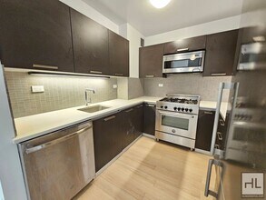 Luxury 1 Bed, 1.5 Bath on 23rd Floor in Mu in New York, NY - Building Photo - Building Photo