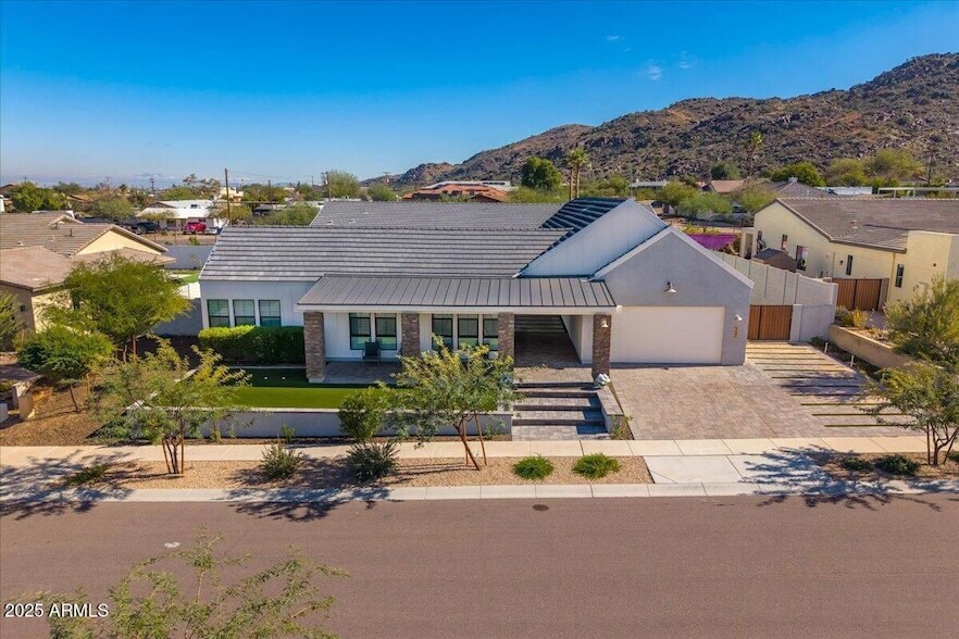 9407 S 13th Way in Phoenix, AZ - Foto de edificio