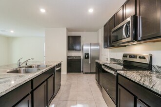 7545 Cypress Walk Dr in New Port Richey, FL - Building Photo - Building Photo