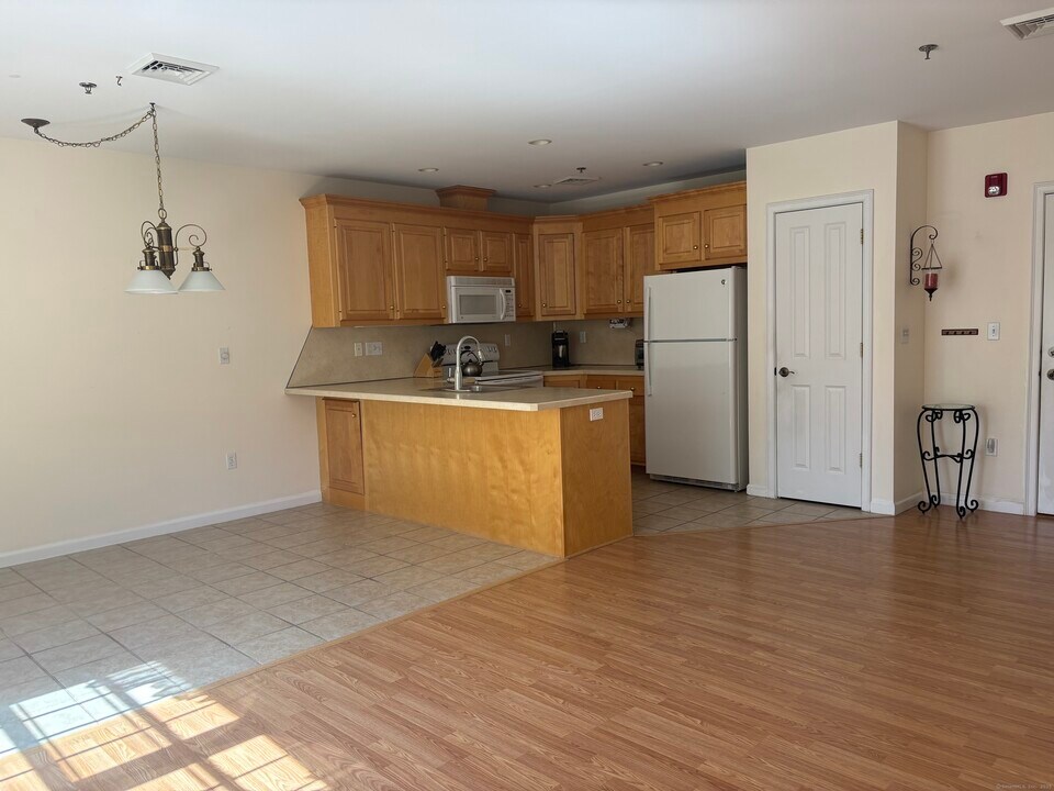 380 Main St in Wallingford, CT - Building Photo