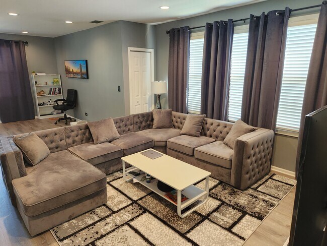 4933 W Dakin St, Unit #2 in Chicago, IL - Building Photo - Building Photo