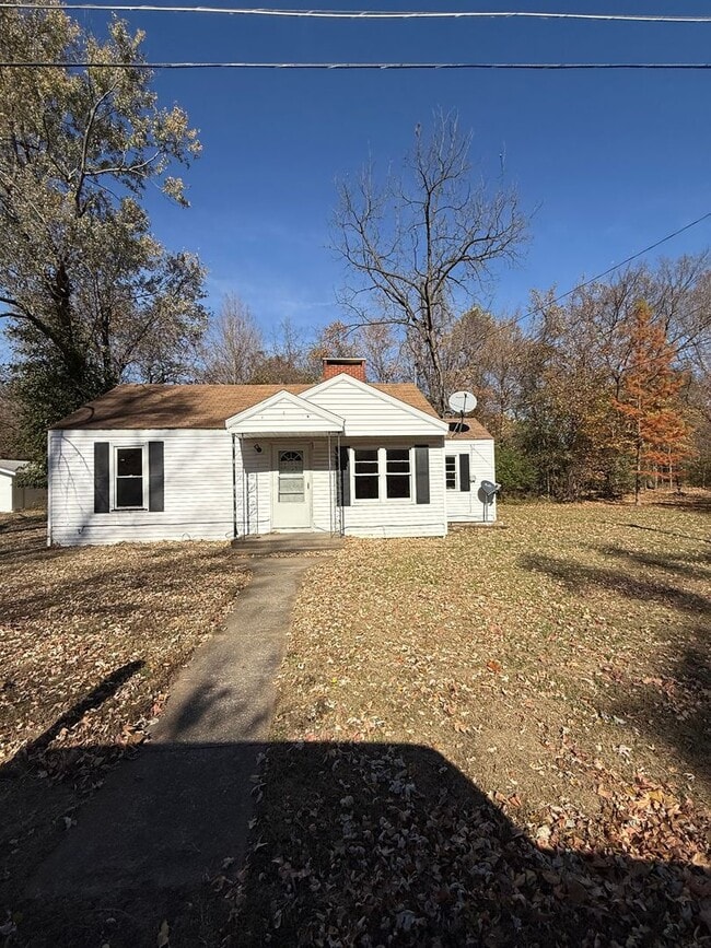 property at 906 W McDaniel St