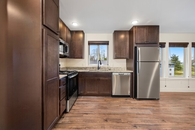 1335 SE Jetty Ave, Unit A-7 in Warrenton, OR - Building Photo - Building Photo