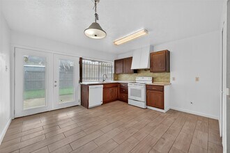 5711 Hopetown Dr in Houston, TX - Building Photo - Building Photo