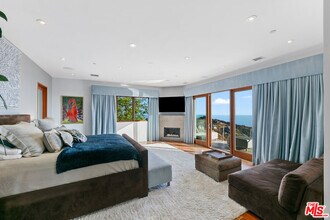 301 Loma Metisse Rd in Malibu, CA - Building Photo - Building Photo