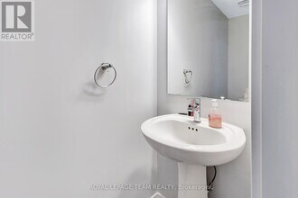 518 Parnian Private in Ottawa, ON - Building Photo - Building Photo