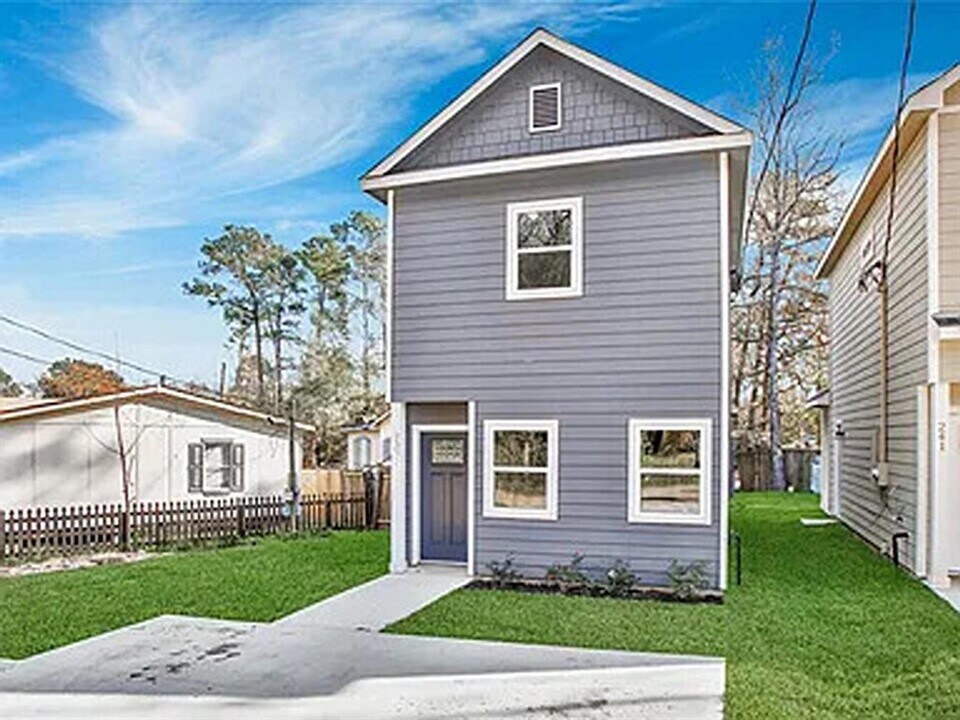 237 Northlawn St Photo