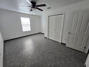 702 W 6th St in Taylor, TX - Foto de edificio - Building Photo