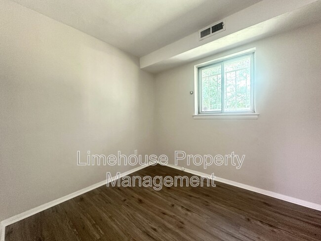 562 Briar Hill Rd in Norfolk, VA - Building Photo - Building Photo