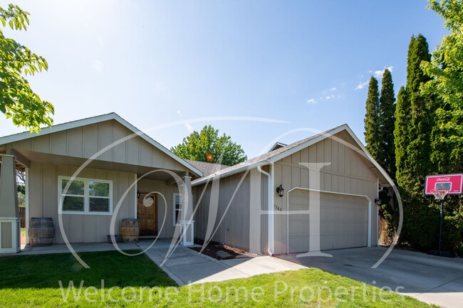 property at 1362 SE Newgate Dr