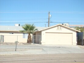 2581 McCulloch Blvd N in Lake Havasu City, AZ - Building Photo