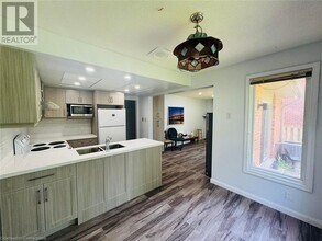 74 Orchard Mill Crescent in Kitchener, ON - Building Photo - Building Photo