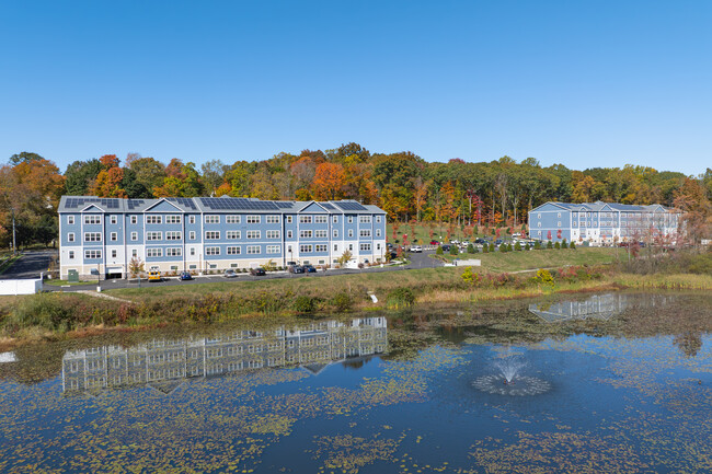 Lakeside of Cheshire in Cheshire, CT - Foto de edificio - Building Photo