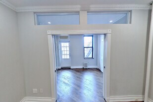 279 E 10th St in New York, NY - Building Photo