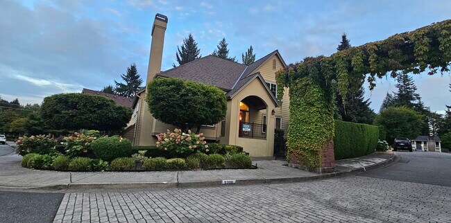 6706 127th Pl SE in Bellevue, WA - Building Photo - Building Photo