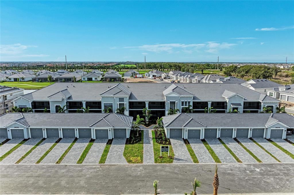 19015 Scallop Lp in Lakewood Ranch, FL - Building Photo