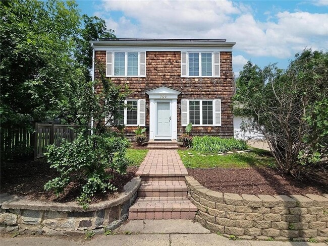 property at 709 Wayzata Blvd E