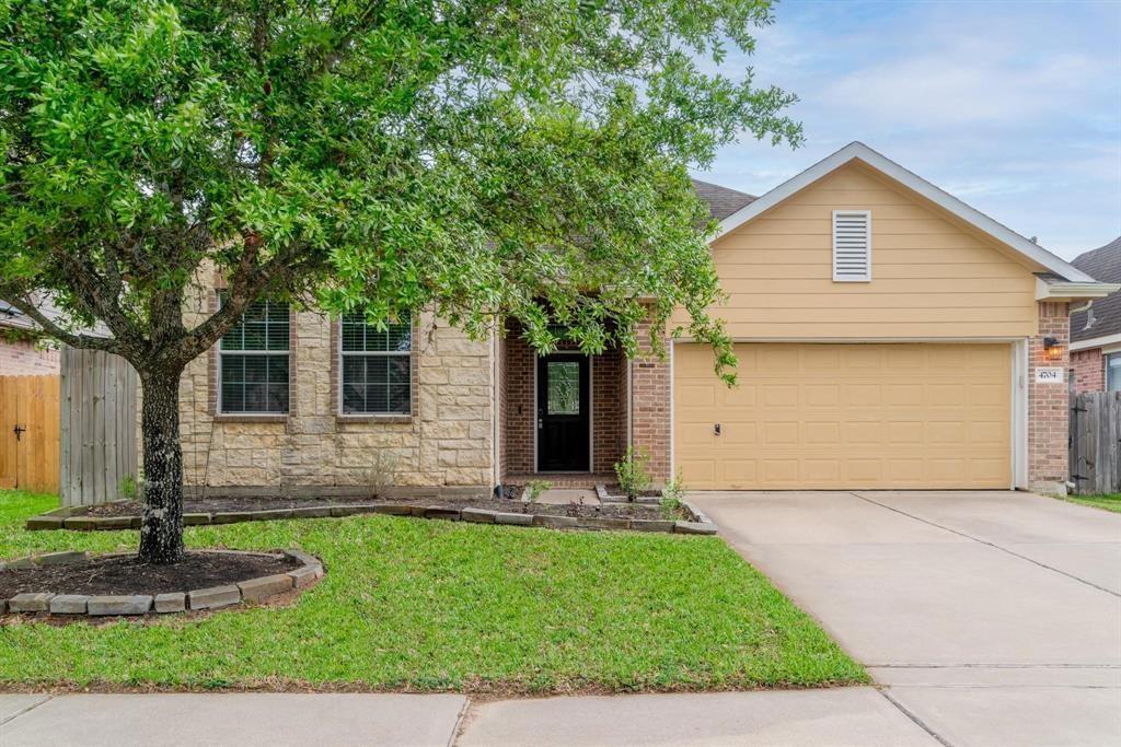 4704 High Creek Ct in Alvin, TX - Building Photo