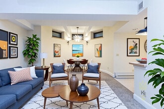 1090 Beacon St in Brookline, MA - Building Photo - Building Photo