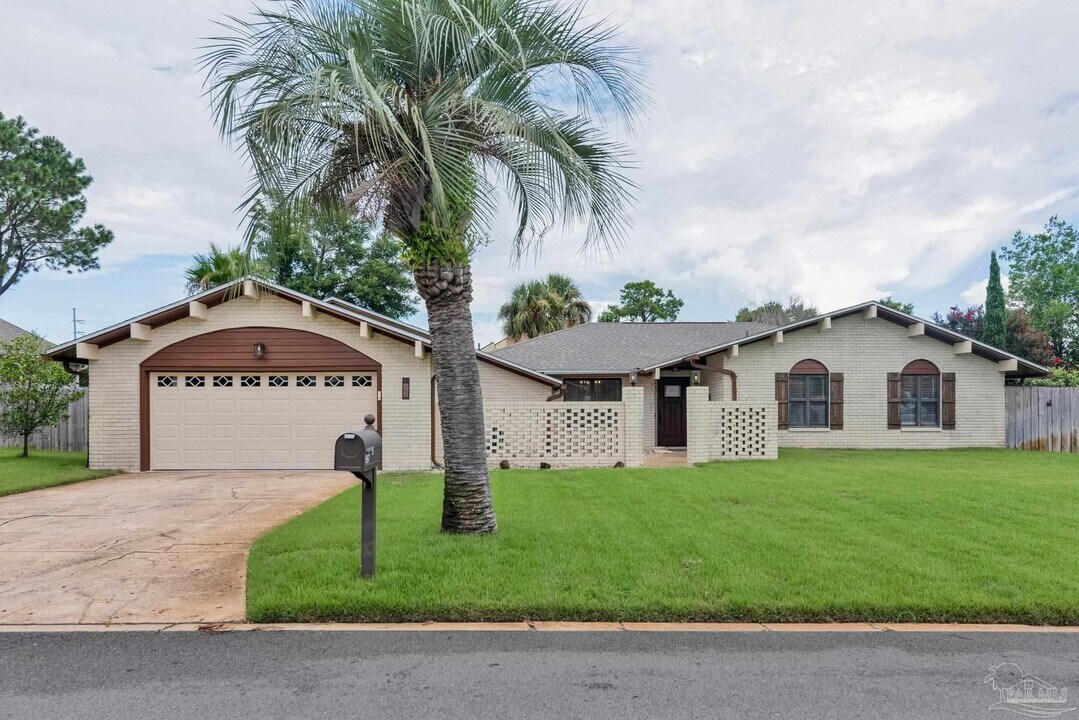 967 Grand Canal St in Gulf Breeze, FL - Building Photo