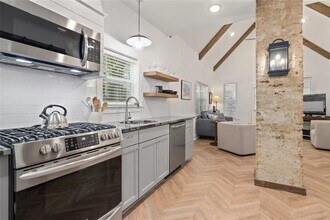 93 S W Ave in Fayetteville, AR - Building Photo - Building Photo