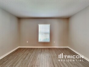 6130 Dolostone Dr in Lakeland, FL - Foto de edificio - Building Photo