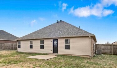630 Saddlehorn Dr in Centerton, AR - Building Photo - Building Photo