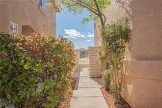 135 Broken Rock Dr in Henderson, NV - Building Photo - Building Photo