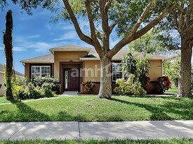 1942 Beardsley Dr in Apopka, FL - Building Photo