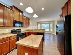 3211 Whispernut Ln in Zebulon, NC - Foto de edificio - Building Photo