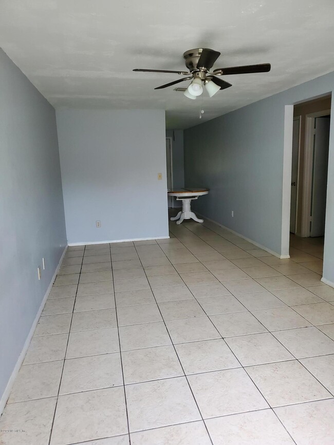 2678 Sunrise Village Dr in Orange Park, FL - Foto de edificio - Building Photo