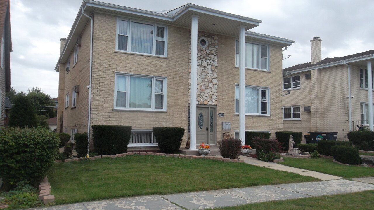 4549 Forest Ave in Brookfield, IL - Foto de edificio