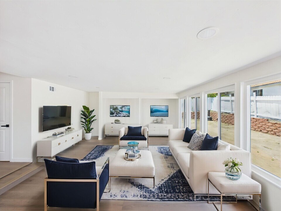1447 Olive Ave in Vista, CA - Building Photo