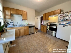 51 Patten St, Unit 1 in Boston, MA - Foto de edificio - Building Photo