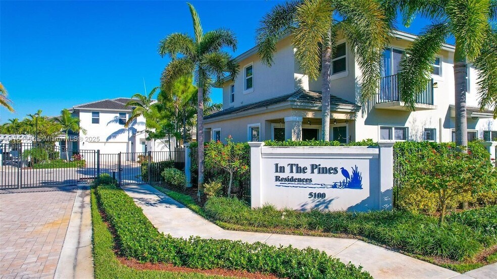 6950 Pines Cir in Coconut Creek, FL - Building Photo