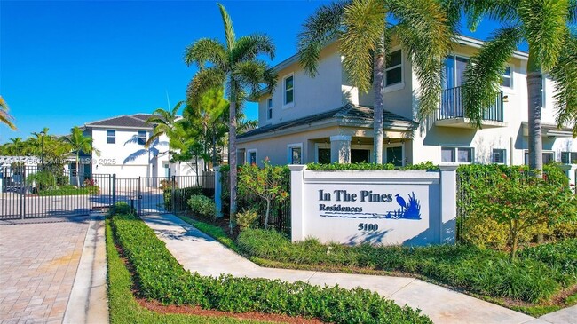 6950 Pines Cir in Coconut Creek, FL - Building Photo - Building Photo