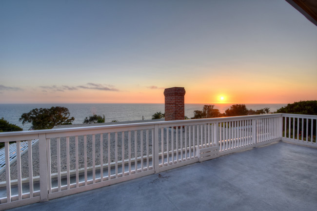 2324 S Coast Hwy in Laguna Beach, CA - Foto de edificio - Building Photo