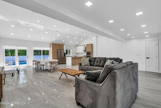 142 Locust Ave in West Long Branch, NJ - Building Photo - Building Photo