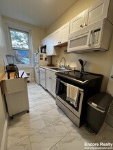 31 Stearns Rd, Unit 1 in Brookline, MA - Building Photo - Building Photo