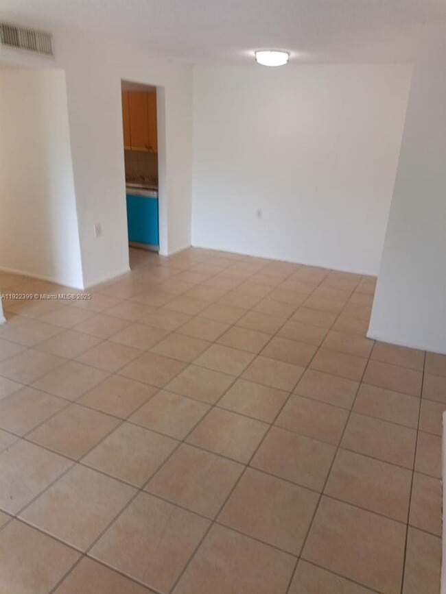 1200 Lake Victoria Dr in Royal Palm Beach, FL - Building Photo - Building Photo