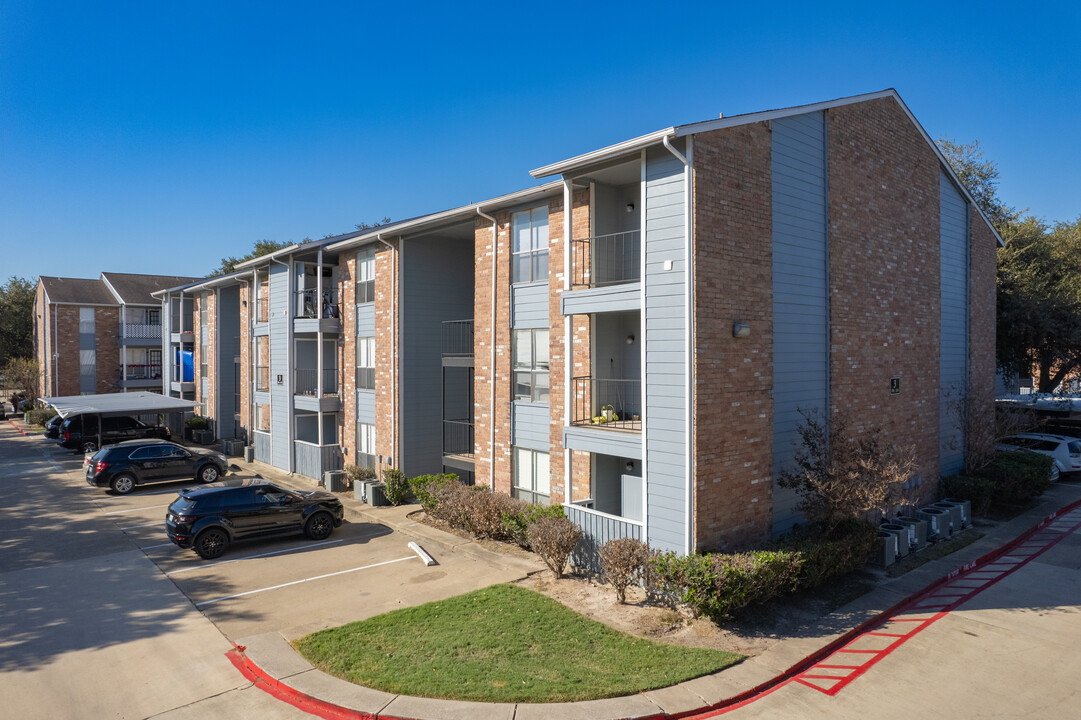 Ashford Court Apartments in Houston, TX - Building Photo