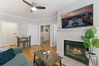 631 W Roscoe St in Chicago, IL - Building Photo - Building Photo