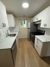 6309 SW Valley Ave, Unit #3 in Beaverton, OR - Building Photo - Building Photo